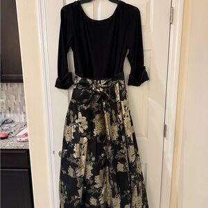 Elegant Black and Gold Maxi Dress